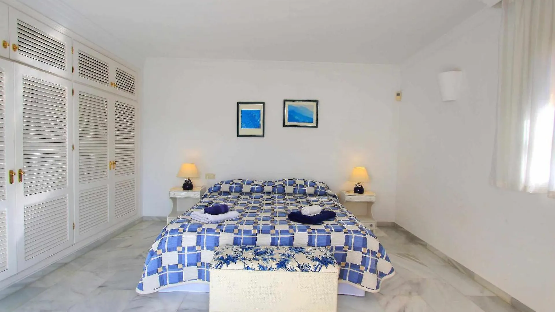 1175 Villa El Paraiso Estepona Spain
