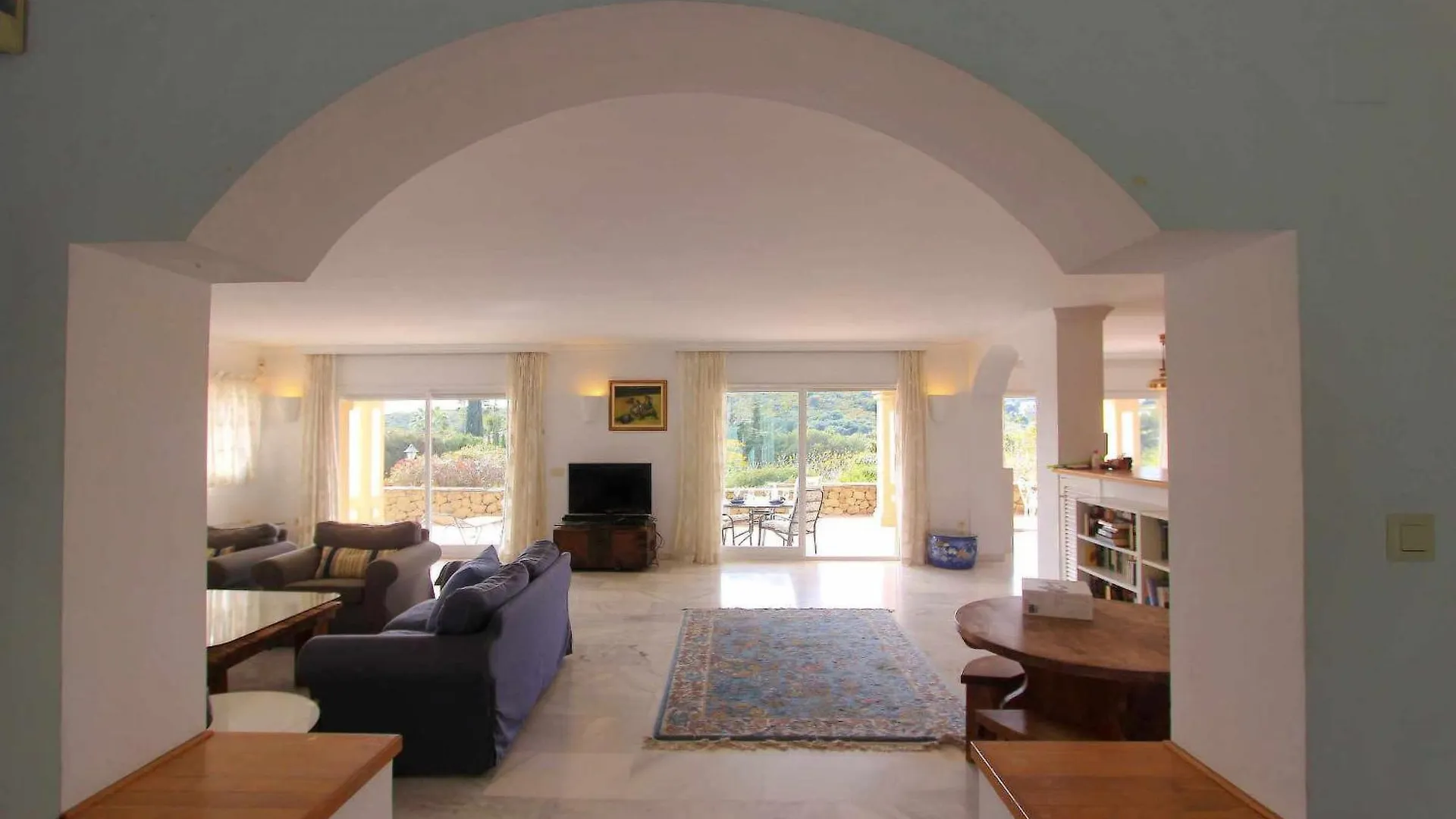 1175 Villa El Paraiso Estepona Spain
