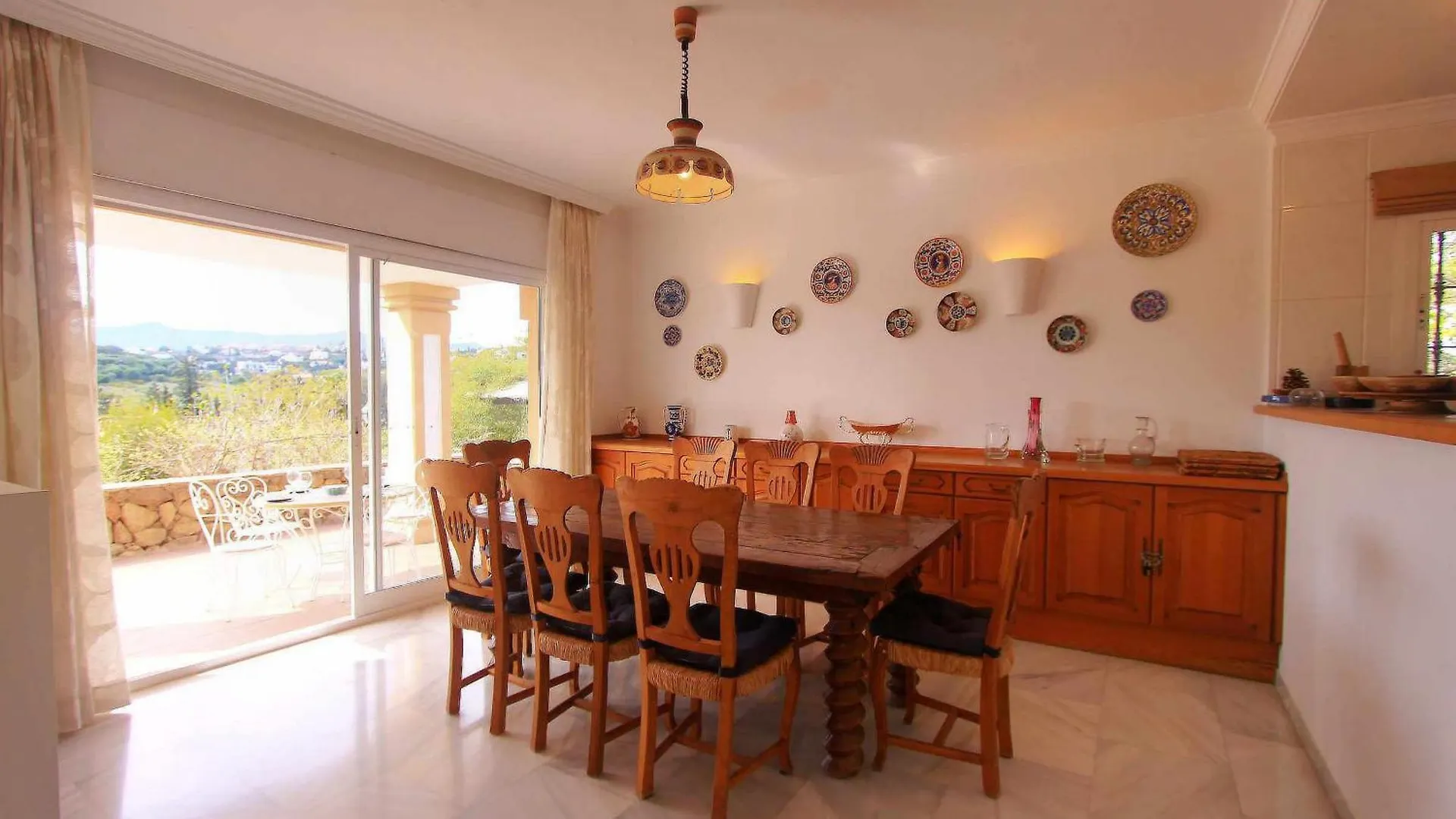 1175 Villa El Paraiso Estepona