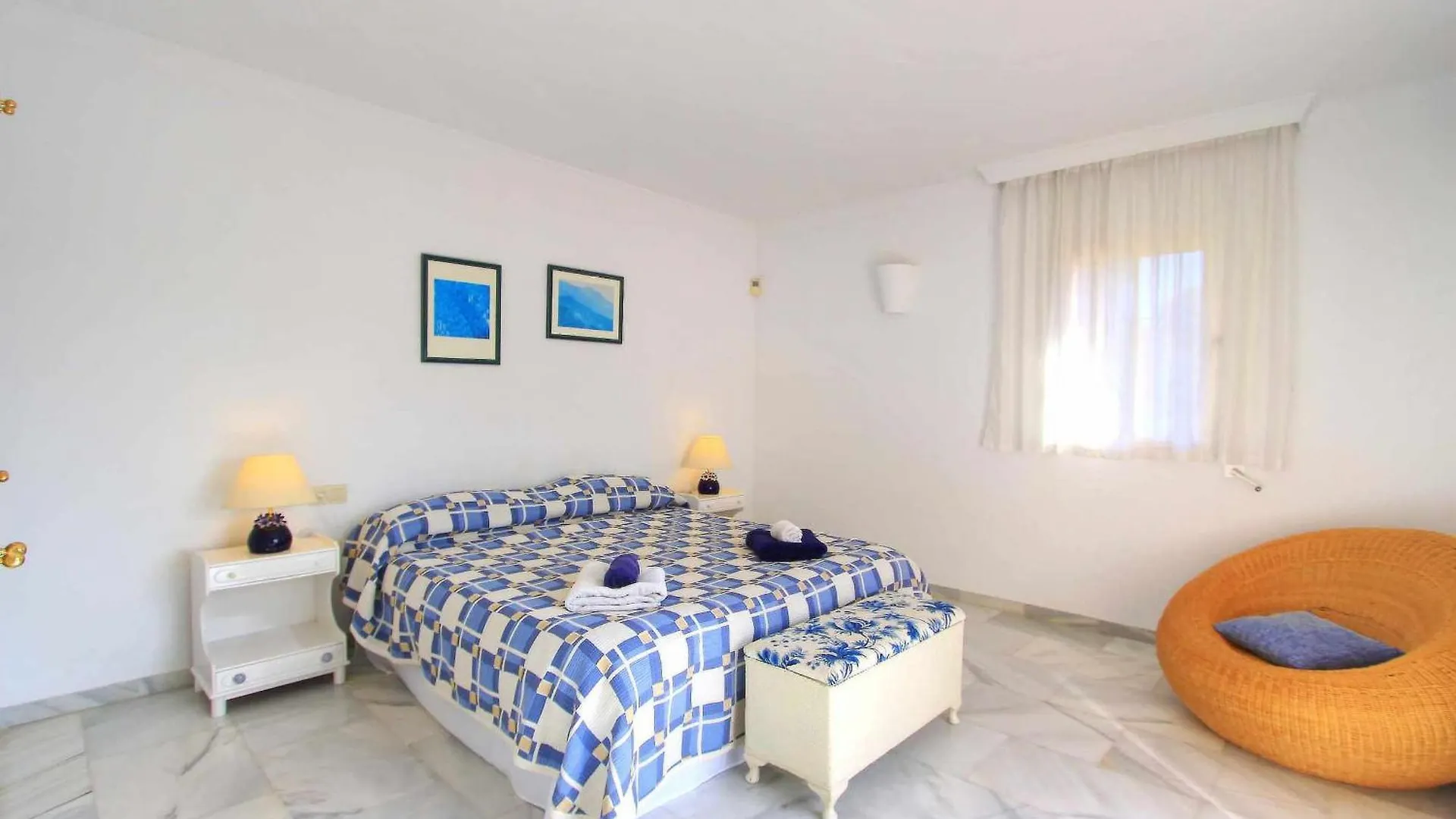 1175 Villa El Paraiso Estepona