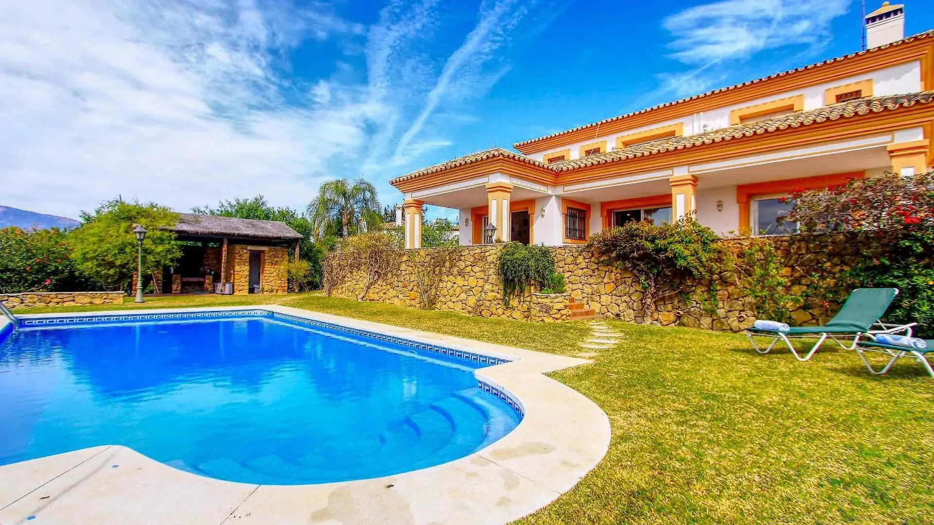 1175 Villa El Paraiso Estepona 0*,