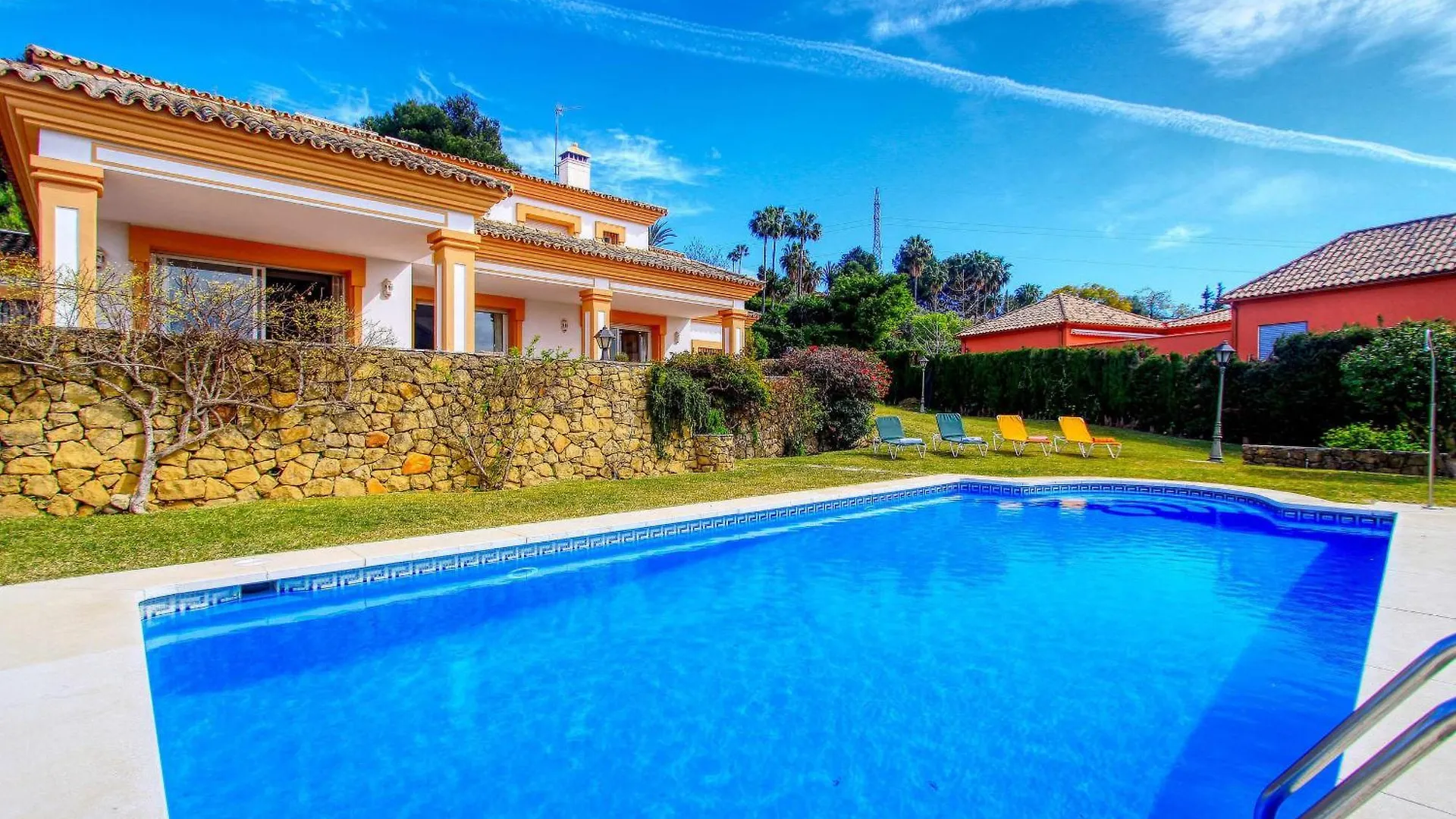1175 Villa El Paraiso Estepona