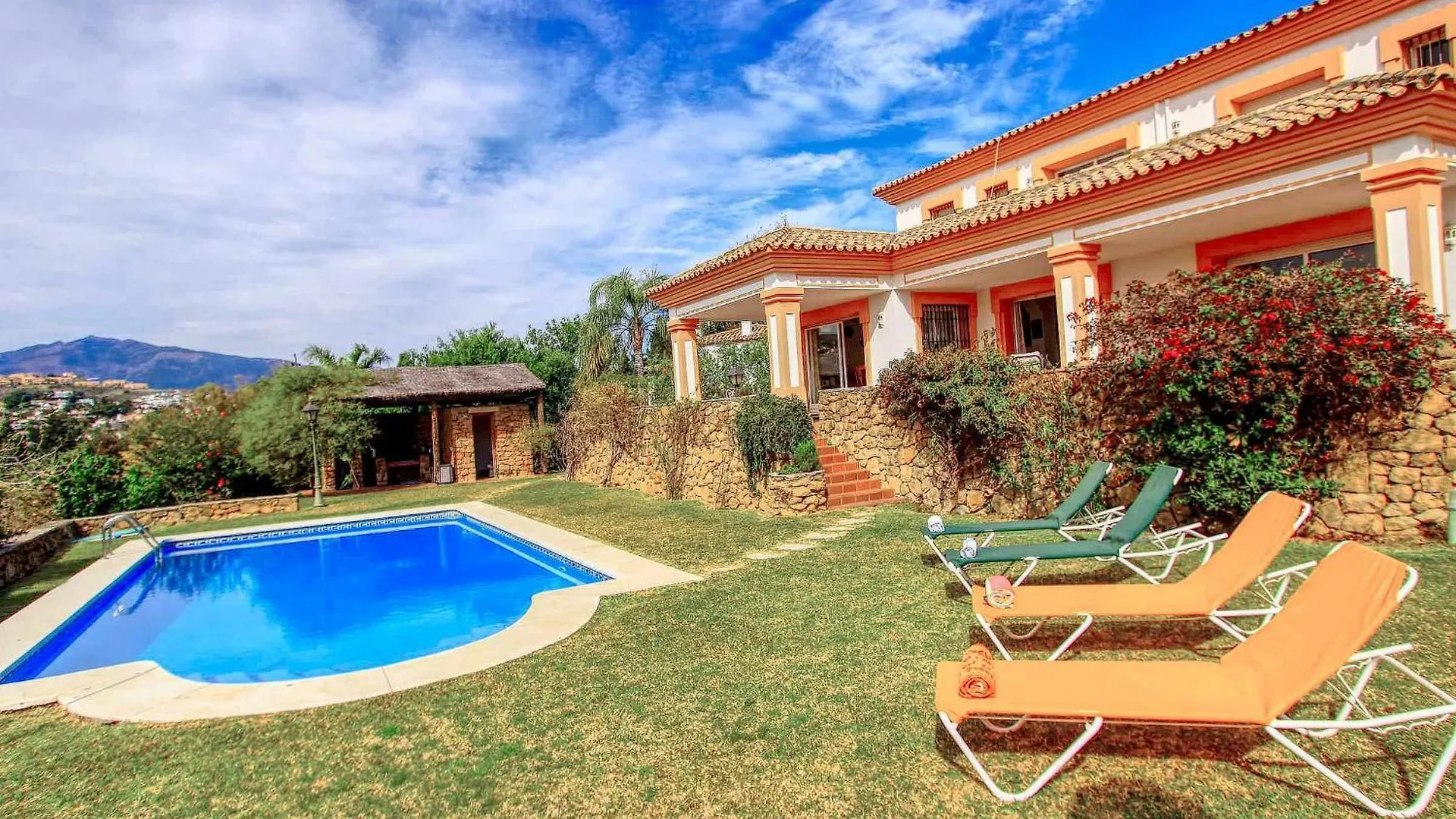 1175 Villa El Paraiso Estepona 0*,