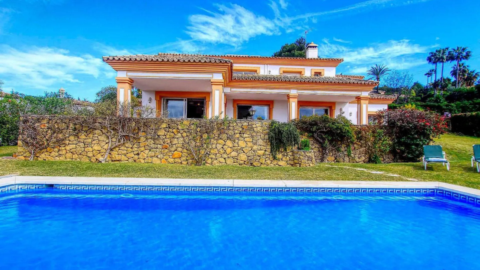 1175 Villa El Paraiso Estepona Spain