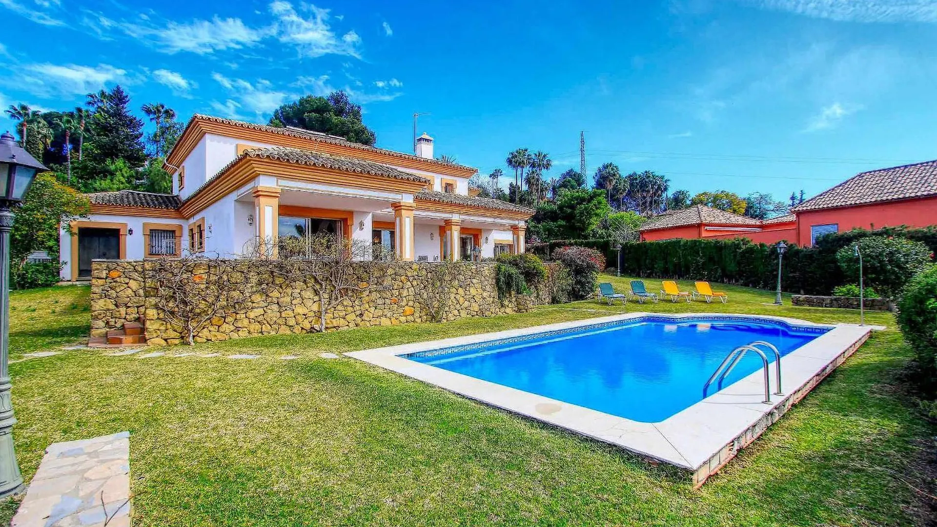 1175 Villa El Paraiso Estepona Spain
