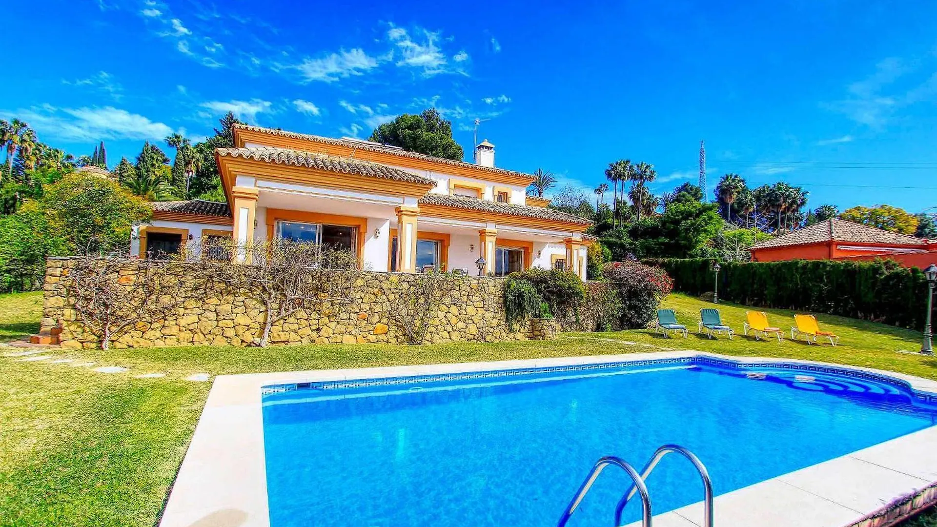 1175 Villa El Paraiso Estepona