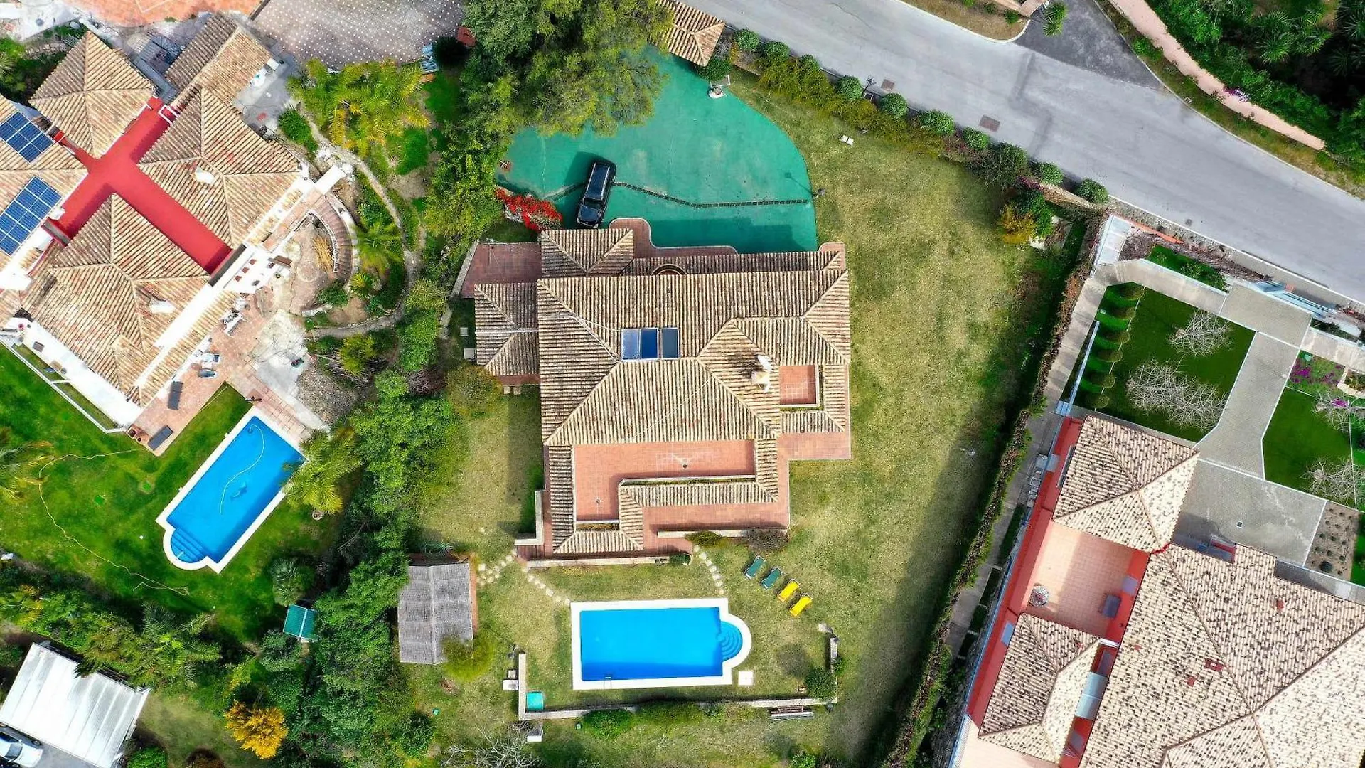 1175 Villa El Paraiso Estepona