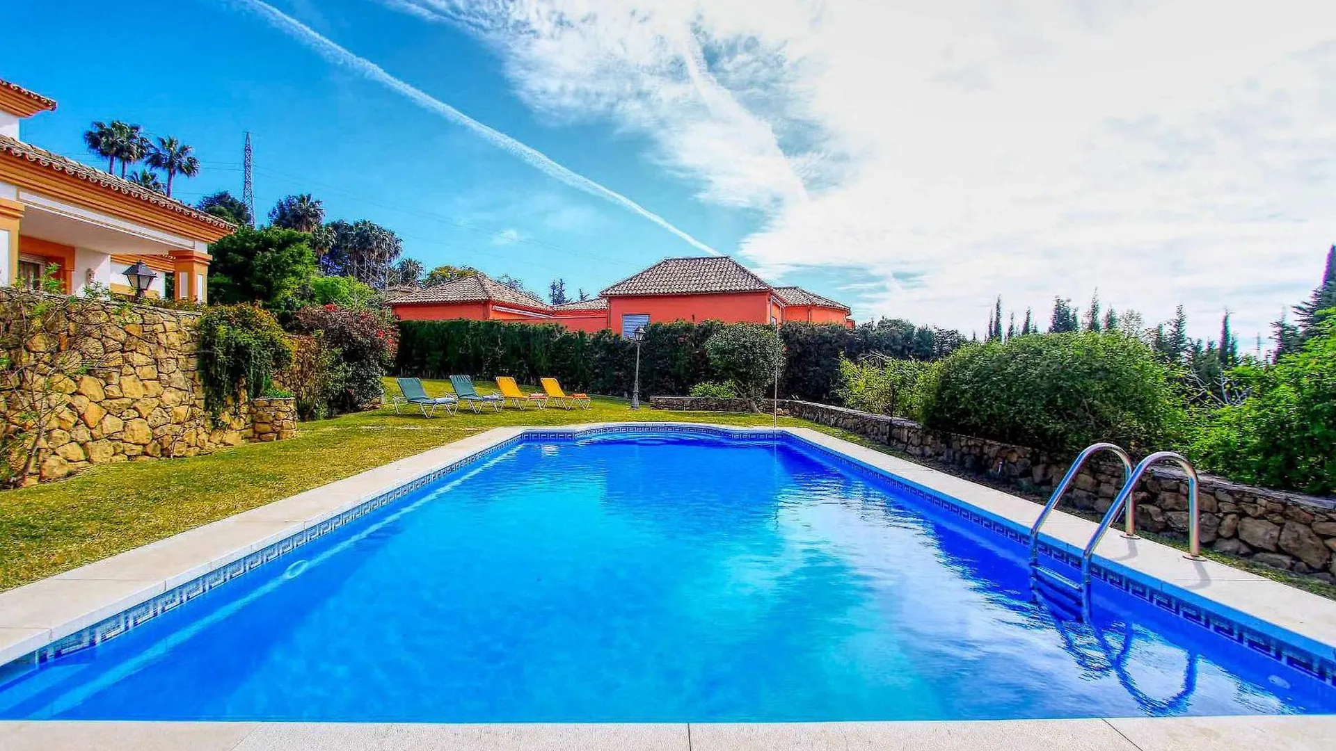 1175 Villa El Paraiso Estepona