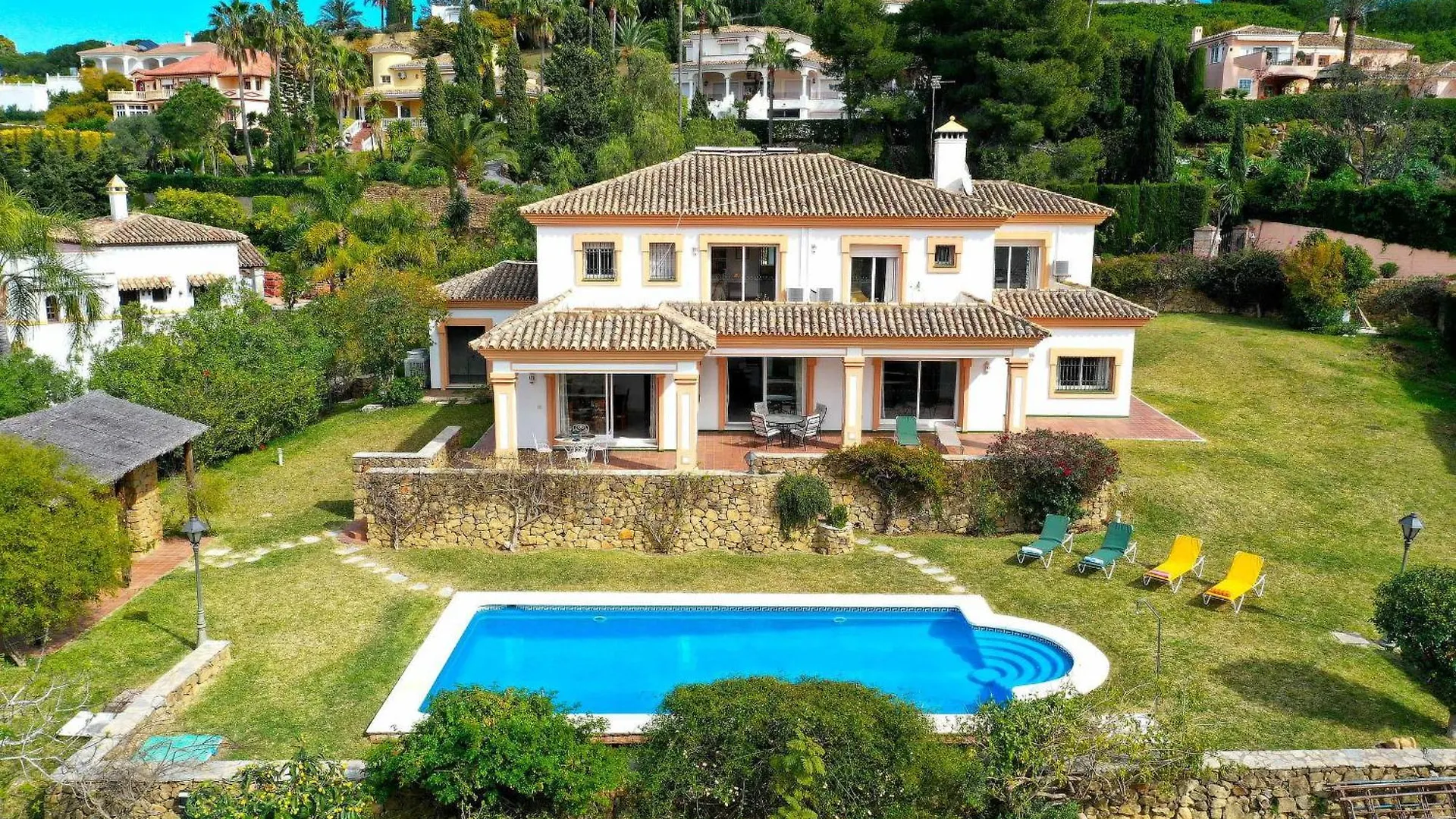 1175 Villa El Paraiso Estepona
